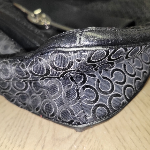 NWOT - Coach Madison Signature Hobo - Picture 2 of 8